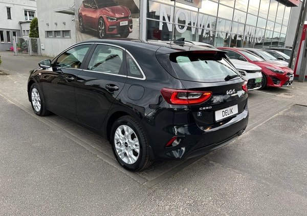 Kia Ceed cena 111900 przebieg: 6, rok produkcji 2023 z Urzędów małe 379